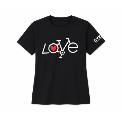 Detalle de camiseta negra CyE Performance Love de algodón premium
